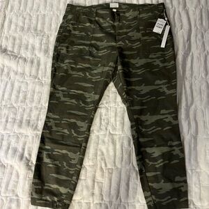 NWT - C•A•S•L•O•N from Nordstrom Olive Faded LG Camo Print Women’s Size 20W